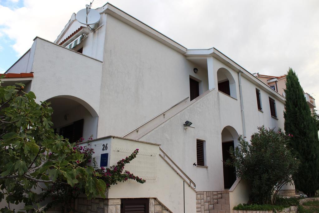 Apartments Marszalek Novalja Exterior photo